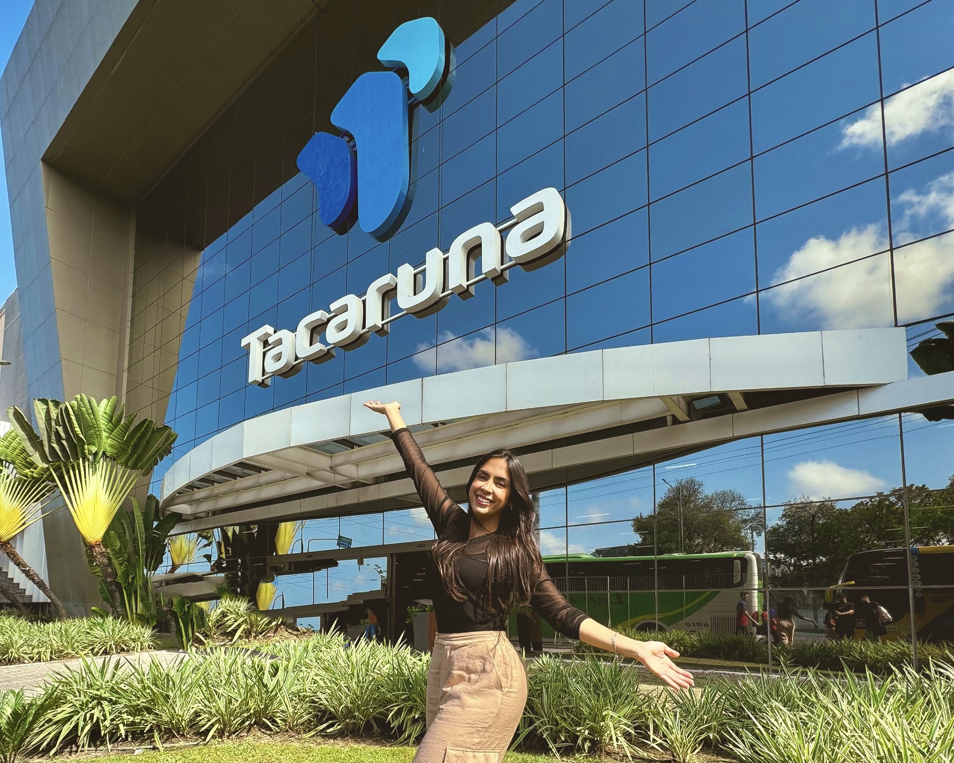 Comunicadora oficial do Shopping Tacaruna